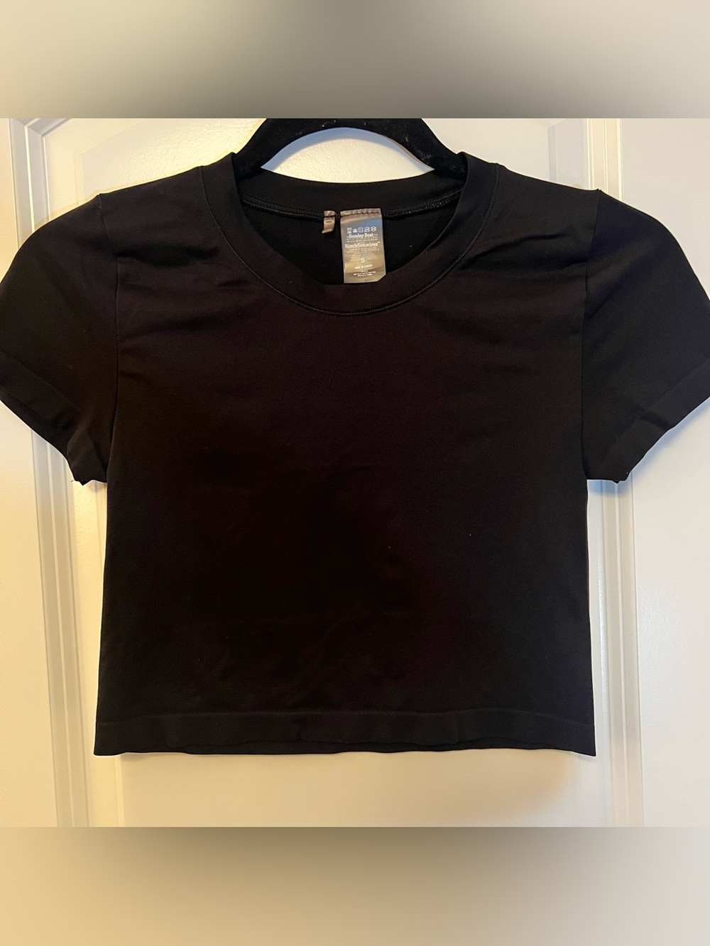 Aritzia Sunday Best SinchSeamless Cropped Crewneck T-Shirt Black - Size S
